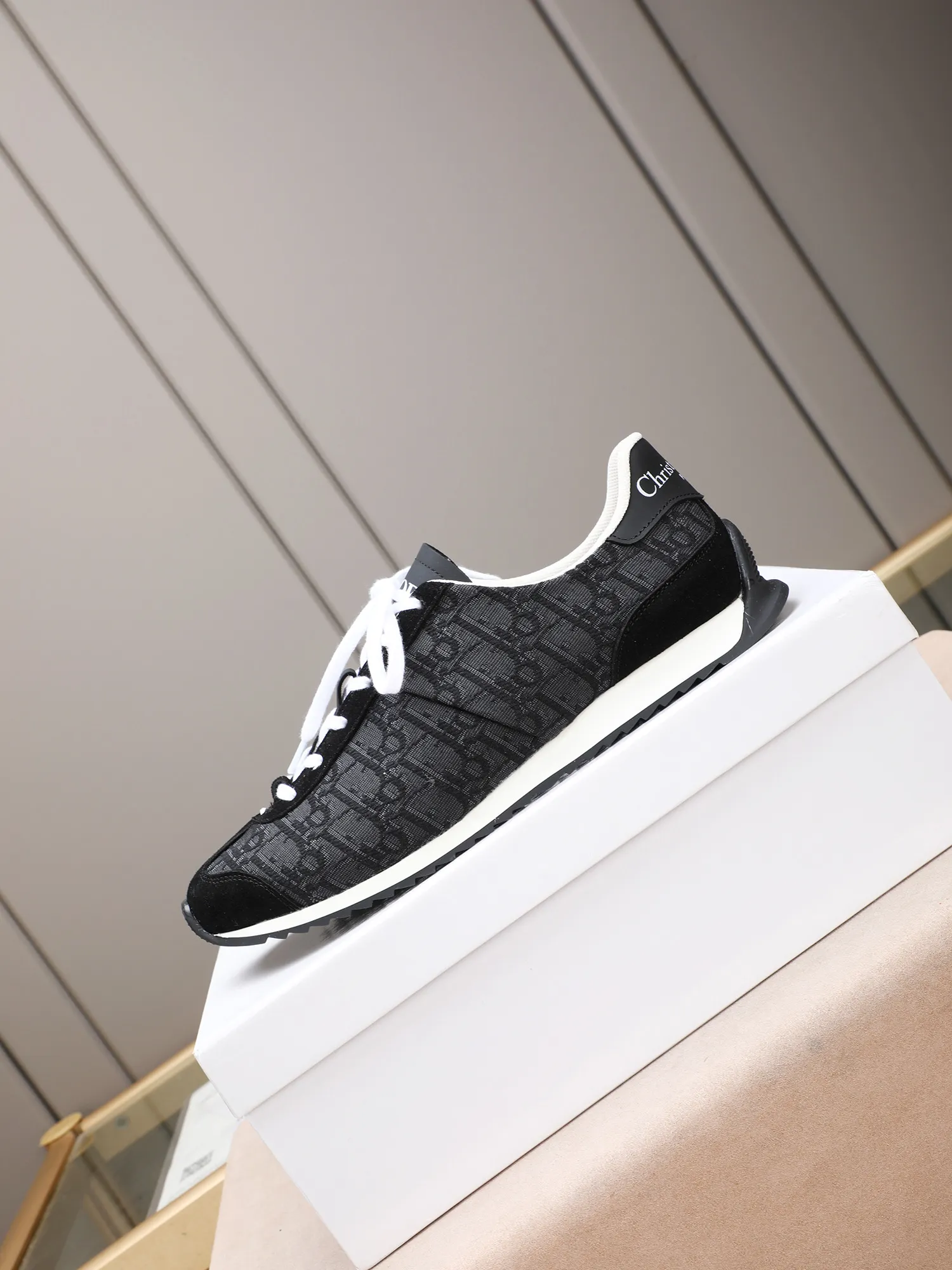 Men's shoes💰440 Dior【Dior】😘😘High-end series of casual men's shoes, simple and elegant👍👍👍The upper is made of first-layer genuine leather spliced ​​with Dior's special material [sun][sun]; imported first-layer sheepskin lining; special outsole, wear-resistant, lightweight, the overall design is harmonious and unified without lacking personality 👣🌟✨You deserve it! Multiple colors to choose from! 😍Size 38～44. (45 custom-made) The picture above is a big seller🔥🔥🔥